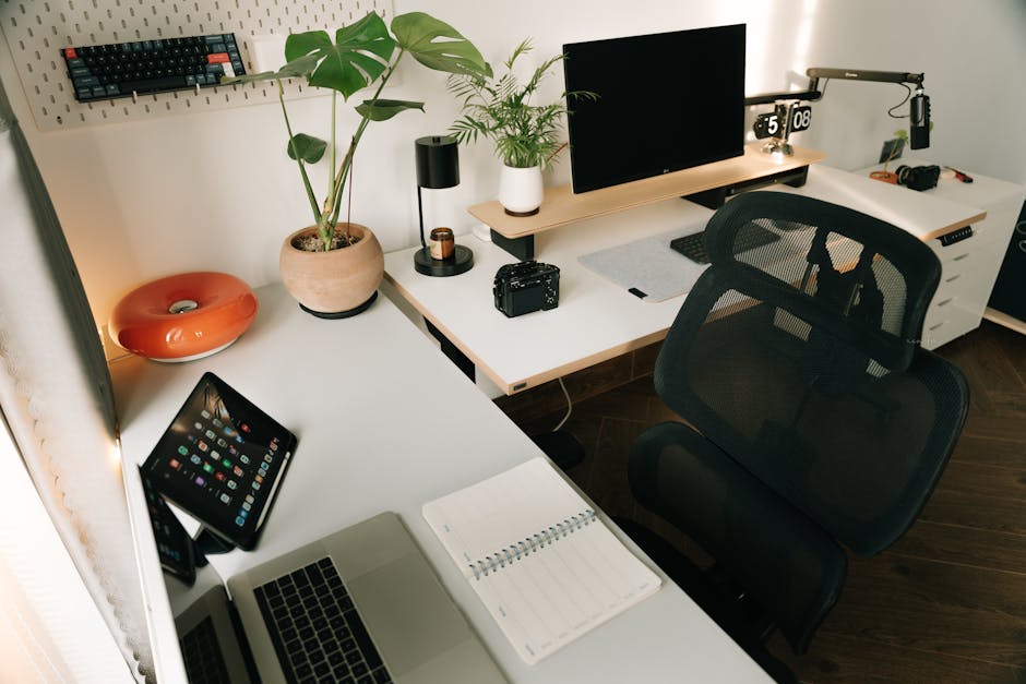 How to Choose the Right Office Desk for Your Workspace